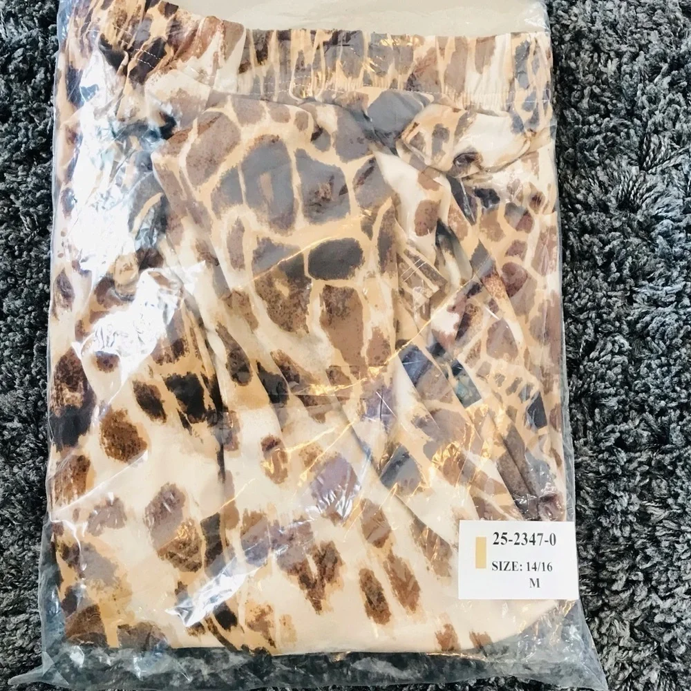 Denims 24/7 Leopard Print pants Size M 14/16